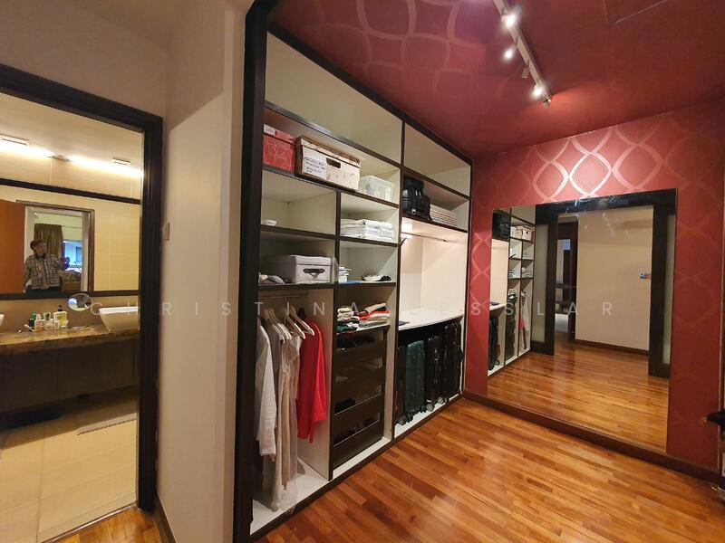 Walk-in wardrobe