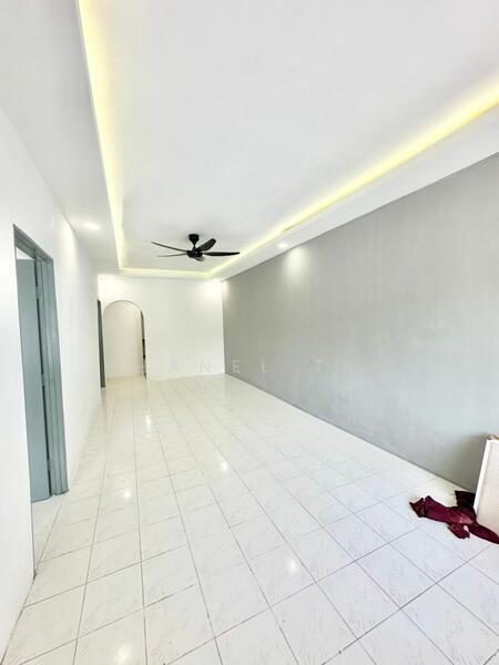Taman Renggam Jaya untuk Untuk Dijual - RM 318,000, Feb 2026 - Living Room - PropertyGuru.com.my