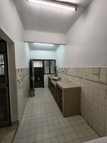 1-storey Terraced House for Sale in Bandar Kinrara (Selangor) - Terry Leong - Kitchen - PropertyGuru.com.my