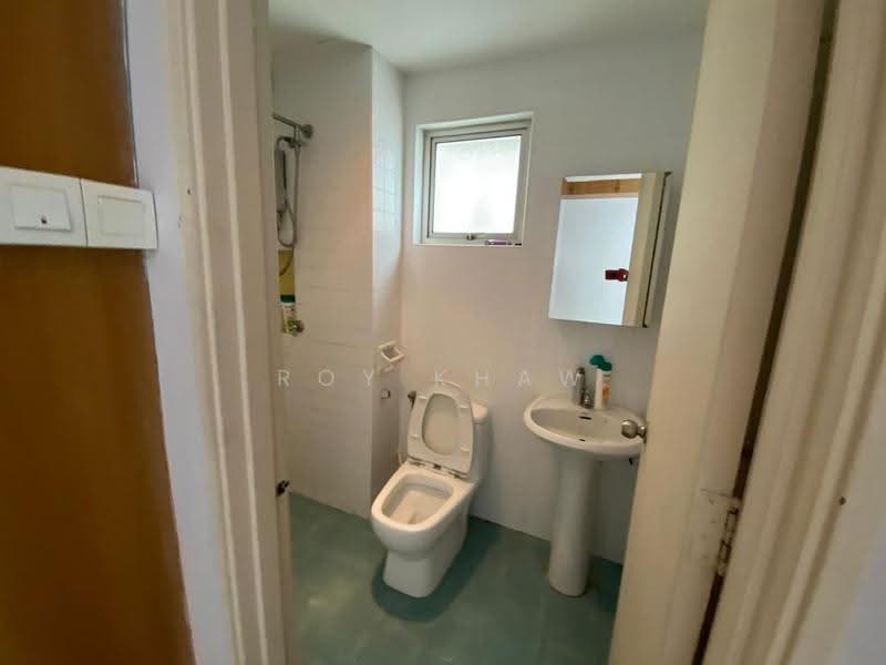 Kondominium untuk Dijual di Metropolitan Square Service Residence - Roy Khaw - Bathroom - PropertyGuru.com.my