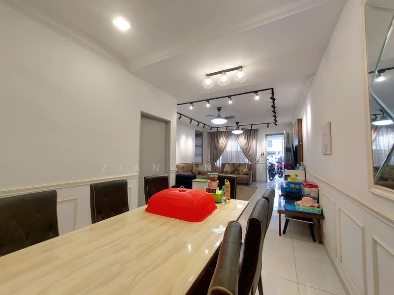2-storey Terraced House for Sale in Alam Suria (Puncak Alam) - Ziana Najib - Dining Room  - PropertyGuru.com.my