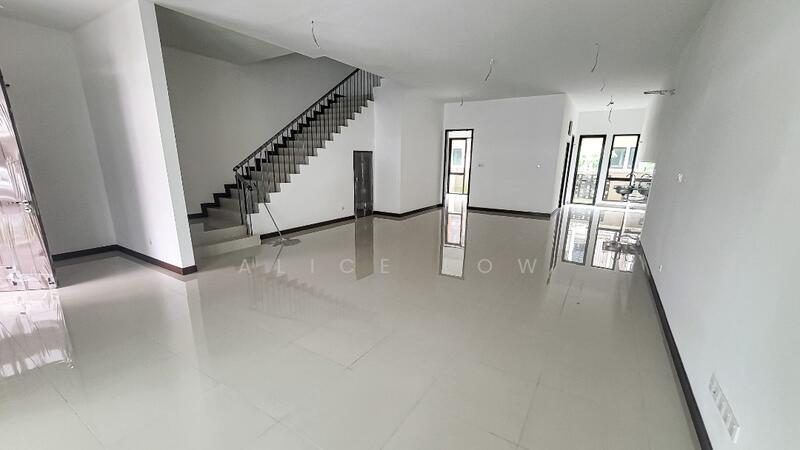 2-storey Terraced House for Sale in Rawang (Selangor) - Alice Low - Living Room - PropertyGuru.com.my