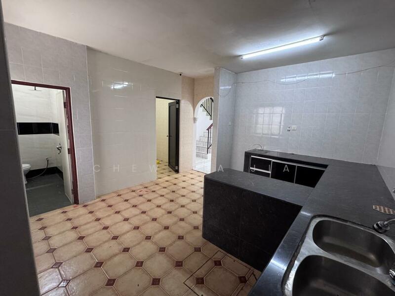 Taman Sri Putra Kempas Lama untuk Untuk Dijual - RM 688,000, Feb 2026 - Kitchen - PropertyGuru.com.my
