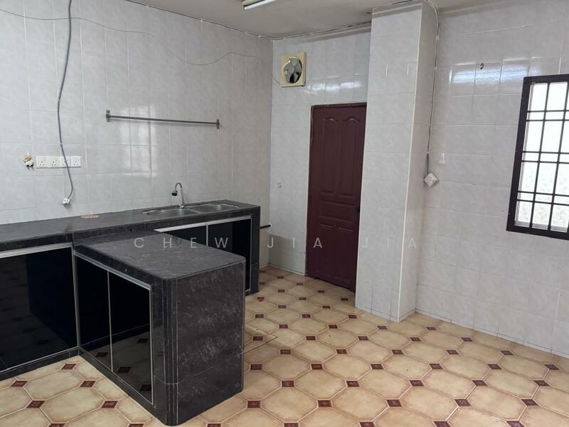 Taman Sri Putra Kempas Lama untuk Untuk Dijual - RM 688,000, Feb 2026 - Kitchen - PropertyGuru.com.my