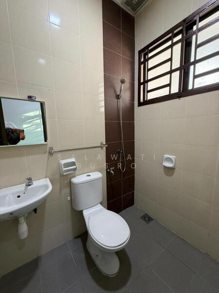 1-storey Terraced House for Sale in Bandar Putera 2 (Klang) - Salawati Busro - Bathroom - PropertyGuru.com.my