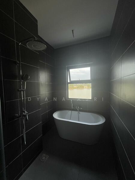 Semi-Detached House for Sale in Cyberjaya (Selangor) - Dyana Asri - Bathroom - PropertyGuru.com.my