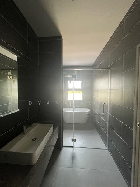 Semi-Detached House for Sale in Cyberjaya (Selangor) - Dyana Asri - Bathroom - PropertyGuru.com.my