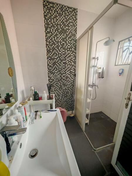 Taman Bukit Maluri untuk Untuk Dijual - RM 1,390,000, Mac 2026 - Bathroom - PropertyGuru.com.my