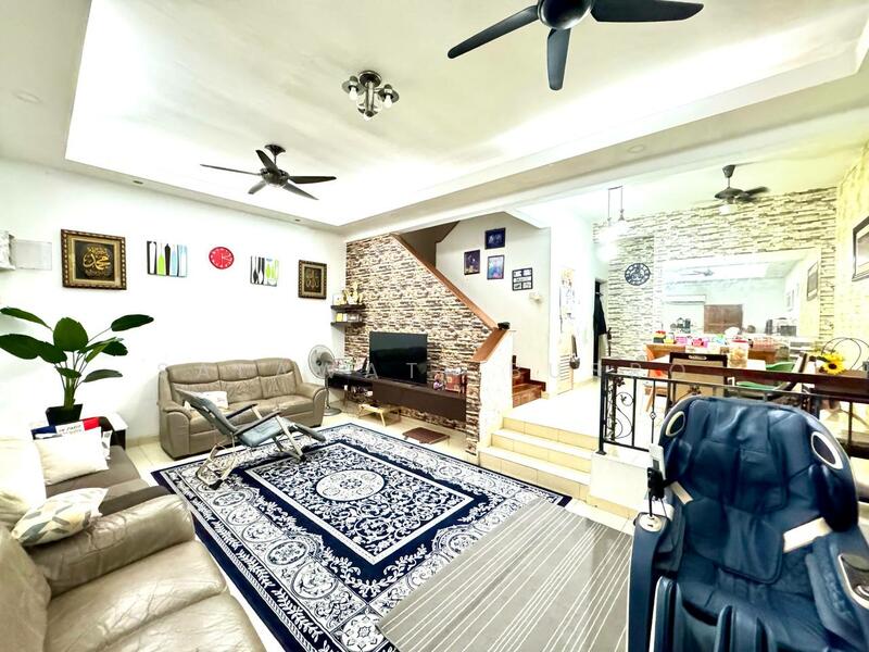 2-storey Terraced House for Sale in Alam Budiman (Shah Alam) - Salawati Busro - Living Room - PropertyGuru.com.my