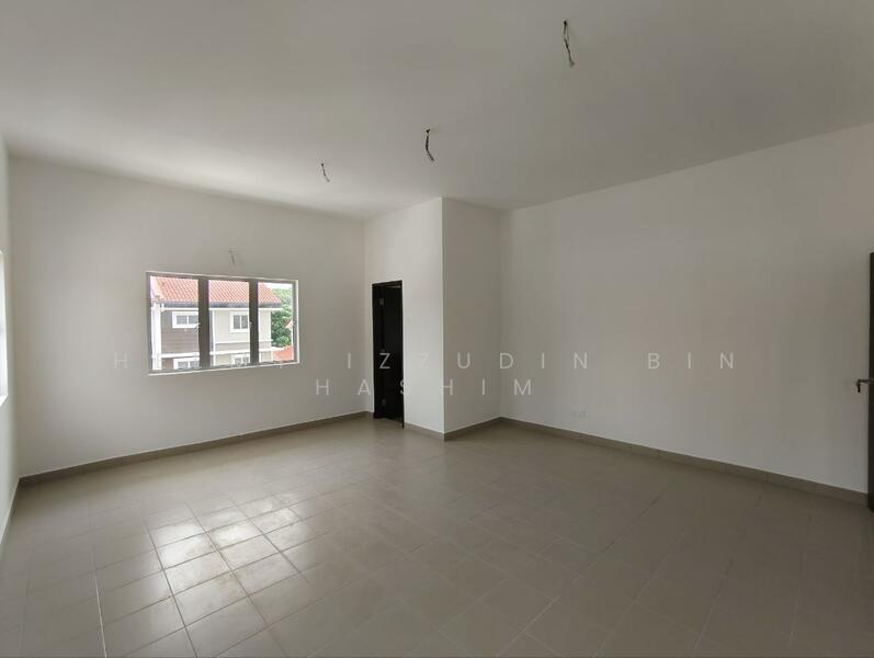Semi-Detached House for Sale in Taman Ramal Suria (Bangi) - HELMY IZZUDIN - Living Room - PropertyGuru.com.my