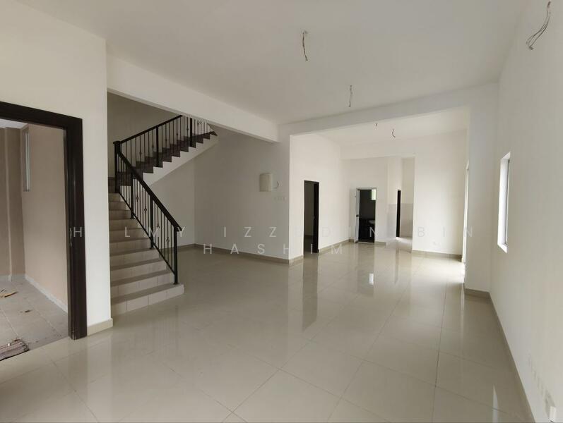 Semi-Detached House for Sale in Taman Ramal Suria (Bangi) - HELMY IZZUDIN - Living Room - PropertyGuru.com.my
