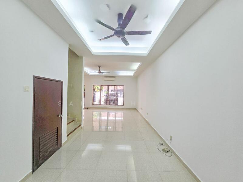 Seksyen 23 untuk Untuk Dijual - RM 590,000, Feb 2026 - Living Room - PropertyGuru.com.my