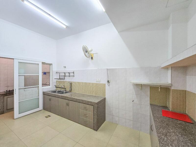 Seksyen 23 untuk Untuk Dijual - RM 590,000, Feb 2026 - Kitchen - PropertyGuru.com.my