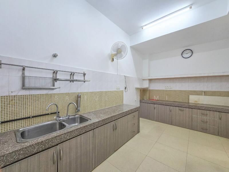Seksyen 23 untuk Untuk Dijual - RM 590,000, Feb 2026 - Kitchen - PropertyGuru.com.my