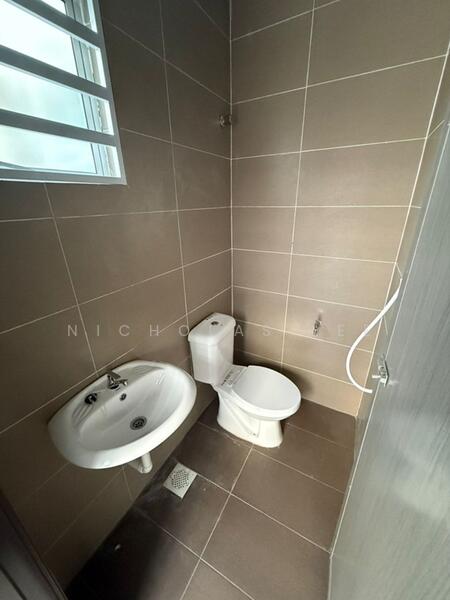 Rumah Teres untuk Disewa di Bandar Lahat Baru (Lahat) - Nicholas Lee - Bathroom - PropertyGuru.com.my