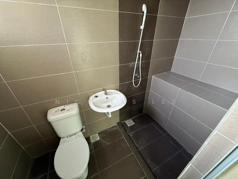 Rumah Teres untuk Disewa di Bandar Lahat Baru (Lahat) - Nicholas Lee - Bathroom - PropertyGuru.com.my