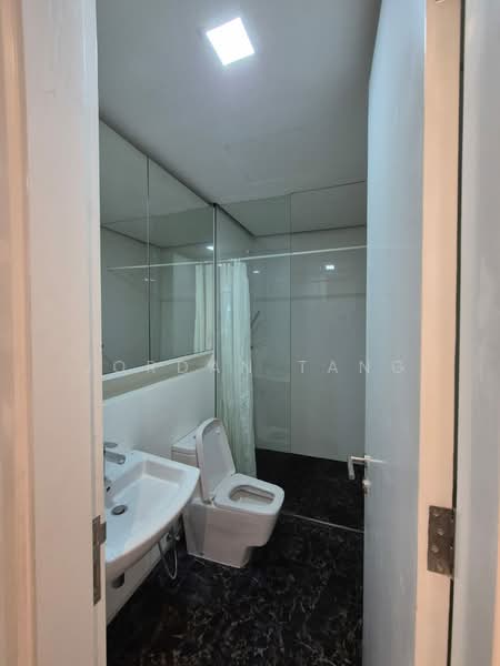 Servis Apartment untuk Dijual di Arcoris Residences - Jordan Tang - Bathroom - PropertyGuru.com.my