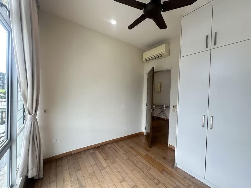 Rumah Bandar untuk Dijual di Taman Sutera Utama (Skudai) - Elena Lye - Bedroom - PropertyGuru.com.my