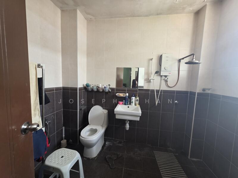 Semi-Detached House for Sale in Taman Desa Alam (Shah Alam) - Joseph Chan - Bathroom - PropertyGuru.com.my