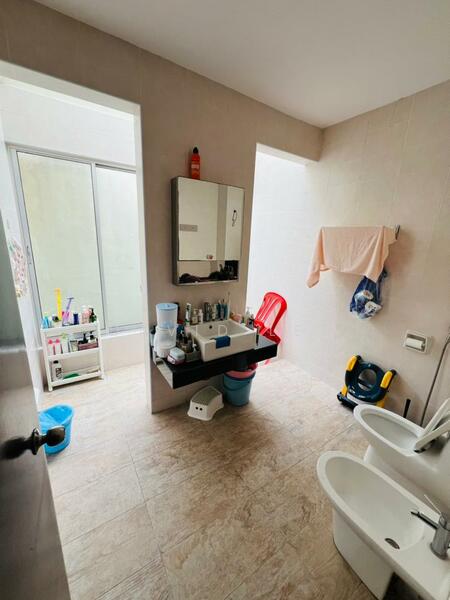 Semi-Detached House for Sale in Anggun 2 Residence (Rawang) - David Lee - Bathroom - PropertyGuru.com.my