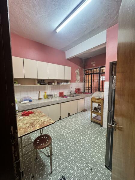 Rumah Teres 2 Tingkat untuk Dijual di Taman Rasah Jaya - Kelly See - Kitchen - PropertyGuru.com.my