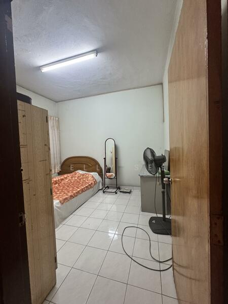 Rumah Teres 2 Tingkat untuk Dijual di Taman Rasah Jaya - Kelly See - Bedroom - PropertyGuru.com.my