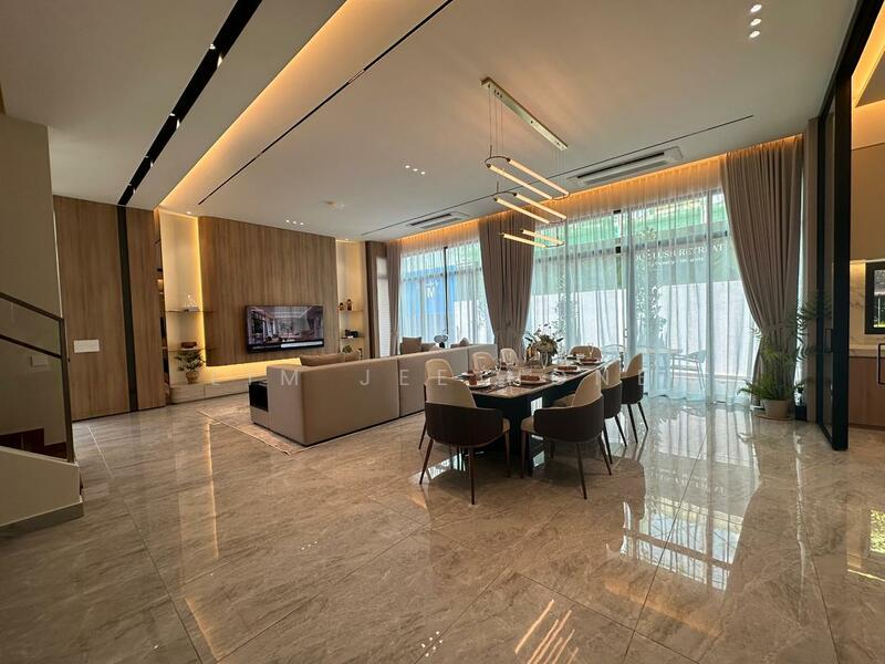 Rumah Teres 2-Tingkat untuk Dijual di Puncak Alam (Selangor) - Lim Jee Hone - Living Room - PropertyGuru.com.my