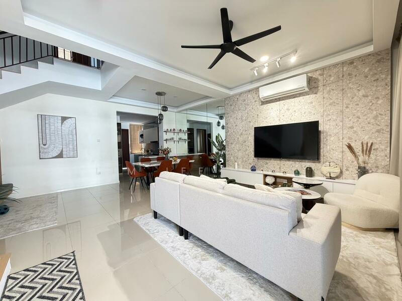 Rumah Teres 2-Tingkat untuk Dijual di Puncak Alam (Selangor) - Lim Jee Hone - Living Room - PropertyGuru.com.my