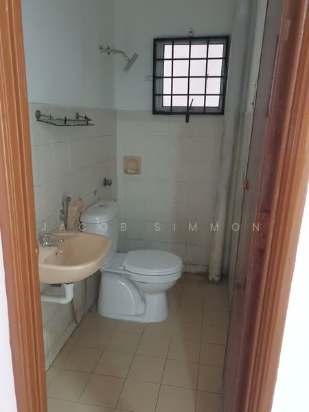 Terraced House for Rent in Kota Warisan (Sepang) - Jacob Simmon - Bathroom - PropertyGuru.com.my