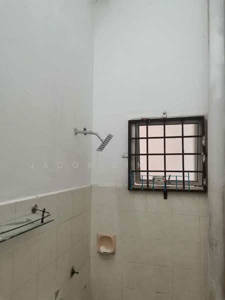 Terraced House for Rent in Kota Warisan (Sepang) - Jacob Simmon - Bathroom - PropertyGuru.com.my