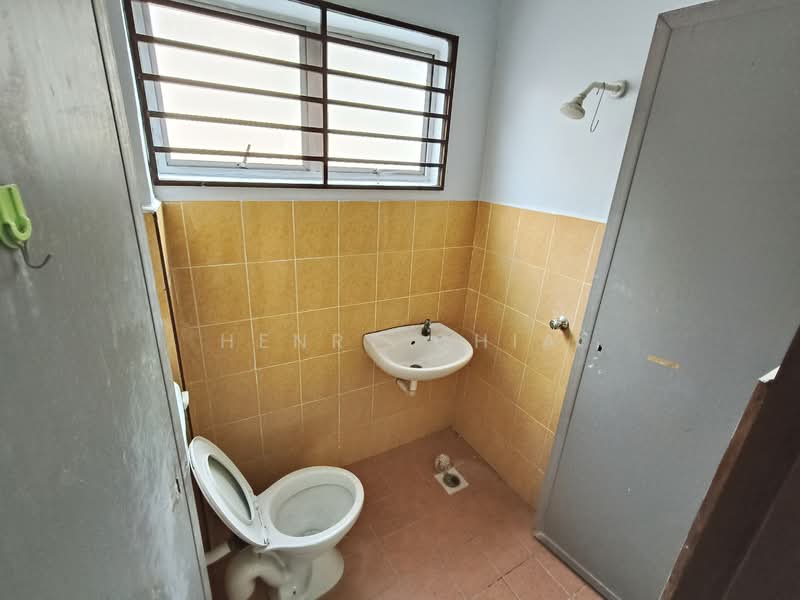 2.5-storey Terraced House for Sale in Taman Taynton View (Cheras) - Henry Chia - Bathroom - PropertyGuru.com.my