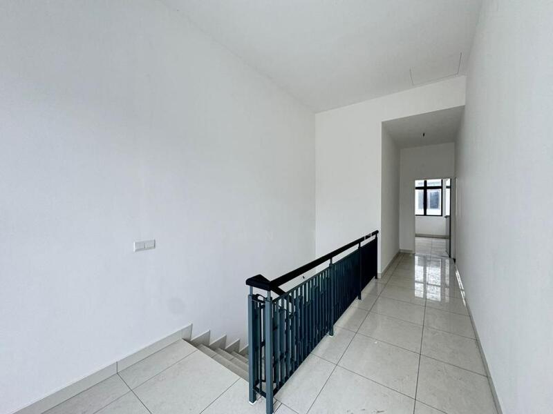 2-storey Terraced House for Sale in Setia Tropika (Johor Bahru) - Edwin Toh - Corridor - PropertyGuru.com.my