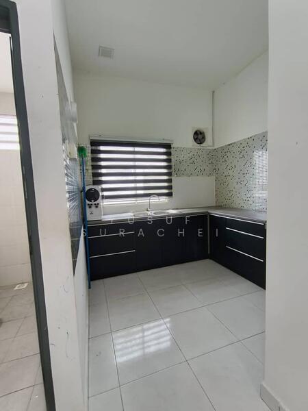 1-storey Terraced House for Sale in Taman Pinggiran Bertam (Kepala Batas) - Yusuf Surachei - Kitchen - PropertyGuru.com.my