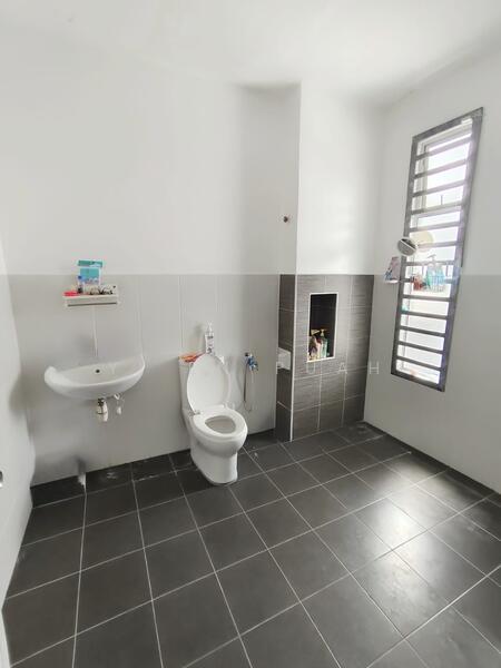 2-storey Terraced House for Sale in Setia Tropika (Johor Bahru) - Yi En Puah - Bathroom - PropertyGuru.com.my