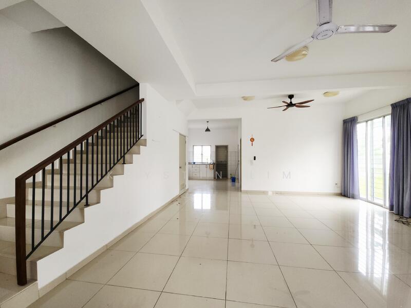 2-storey Terraced House for Rent in Bandar Rimbayu (Telok Panglima Garang) - Krystin Lim - Living Room - PropertyGuru.com.my