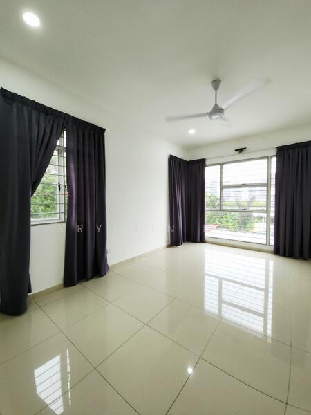 2-storey Terraced House for Rent in Bandar Rimbayu (Telok Panglima Garang) - Krystin Lim - Master room - PropertyGuru.com.my