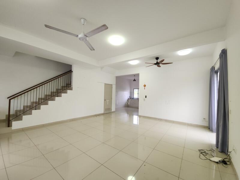 2-storey Terraced House for Rent in Bandar Rimbayu (Telok Panglima Garang) - Krystin Lim - Living Room - PropertyGuru.com.my