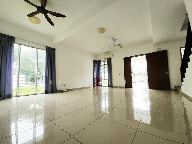 2-storey Terraced House for Rent in Bandar Rimbayu (Telok Panglima Garang) - Krystin Lim - Living Room - PropertyGuru.com.my