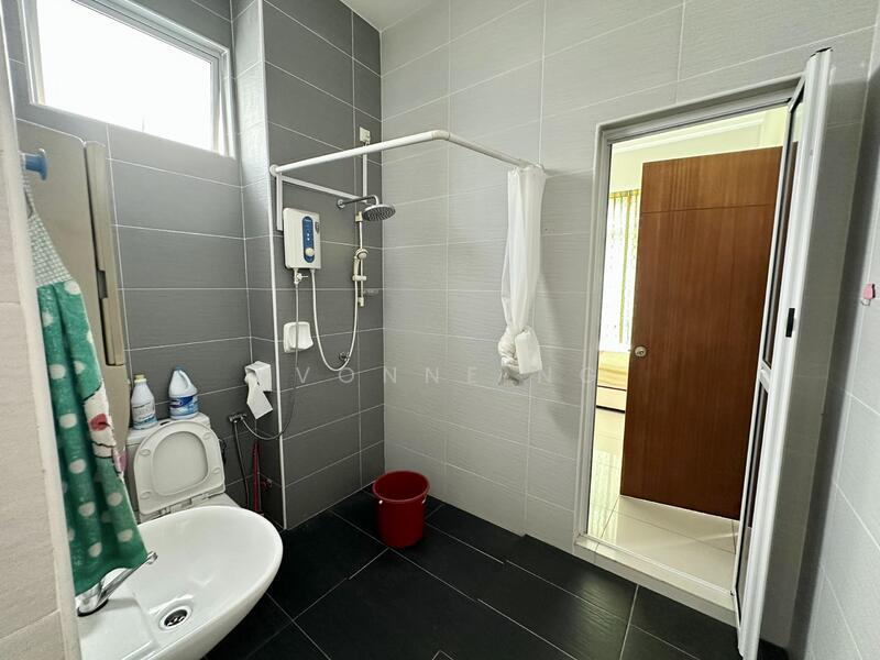 THE SENAI GARDEN (PANGSAPURI IMPIAN SENAI) untuk Untuk Disewa - RM 2,600 /bulan, Feb 2026 - Bathroom - PropertyGuru.com.my