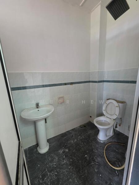 2-storey Terraced House for Sale in Taman Dato' Chellam (Ulu Tiram) - Amber Hew - Bathroom - PropertyGuru.com.my