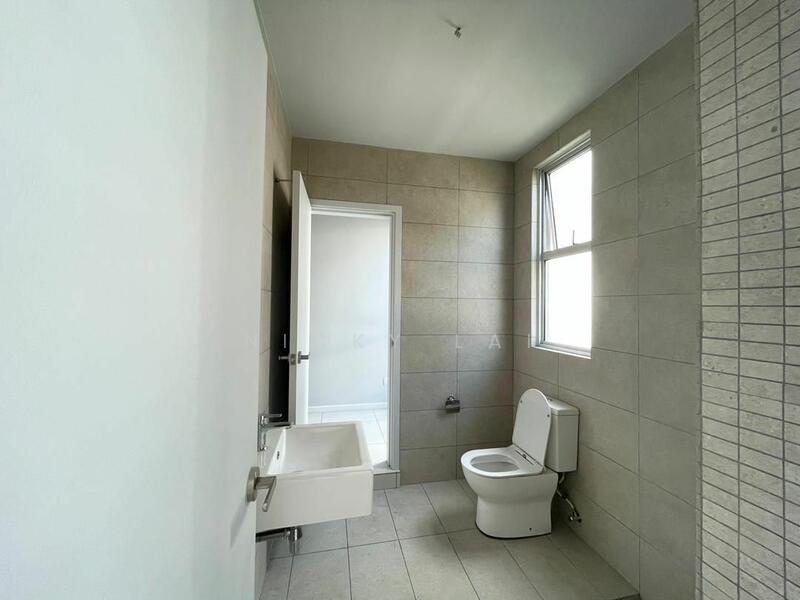 Rumah Teres untuk Dijual di Tamansari (Rawang) - Nicky Lai - Bathroom - PropertyGuru.com.my