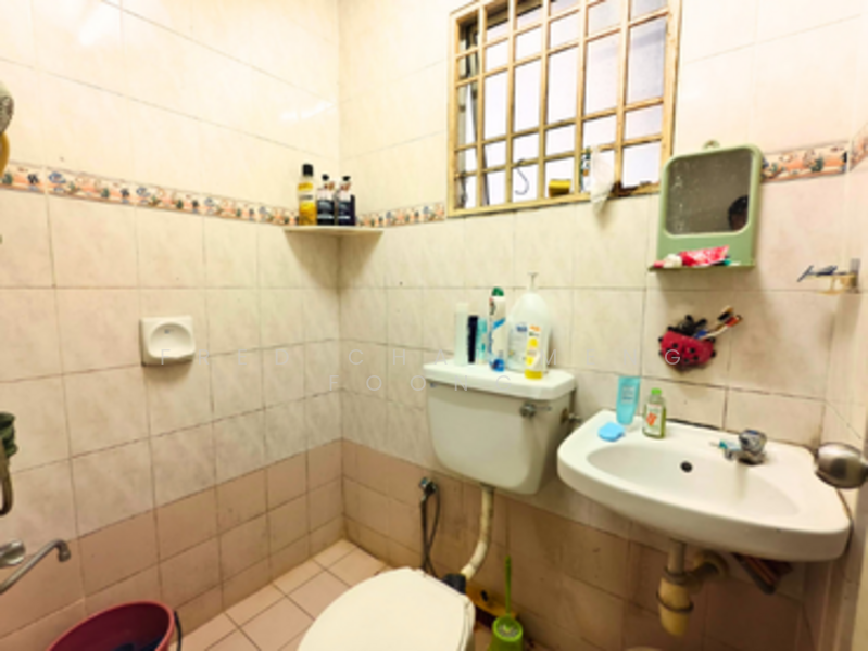 Semi-Detached House for Sale in Alam Damai (Cheras) - Fred Chai Meng Foong - Bathroom - PropertyGuru.com.my