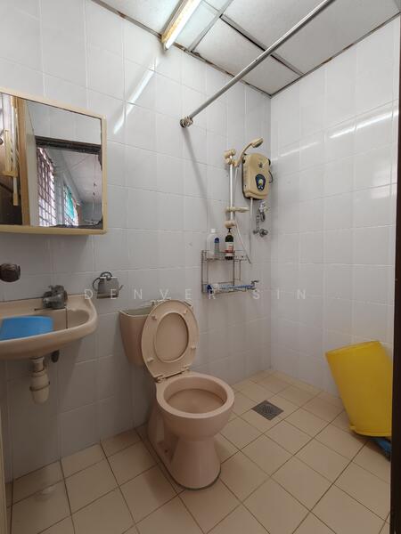 Rumah Teres 2 Tingkat untuk Dijual di Taman Desa Aman (Cheras) - Denver Sin - Bathroom - PropertyGuru.com.my
