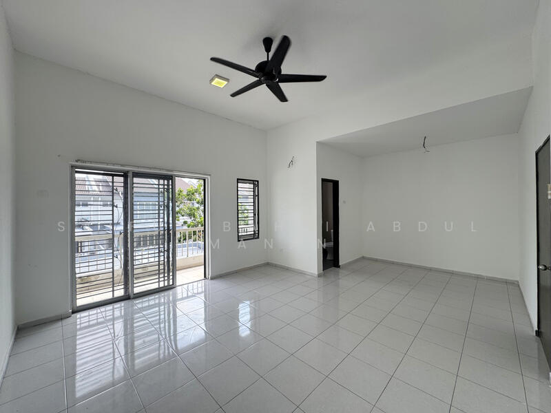 Taman Desa Seringin @ Nilai 3 untuk Untuk Dijual - RM 499,000, Mac 2026 - Living Room - PropertyGuru.com.my