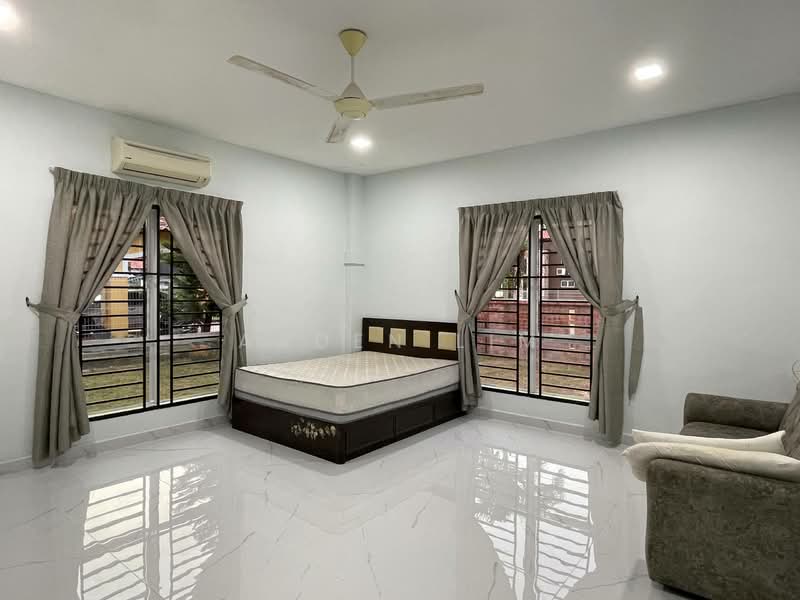 Bungalow for Rent in Orna Golf & Country Club (Bemban) - Aaden Lim - Bedroom - PropertyGuru.com.my