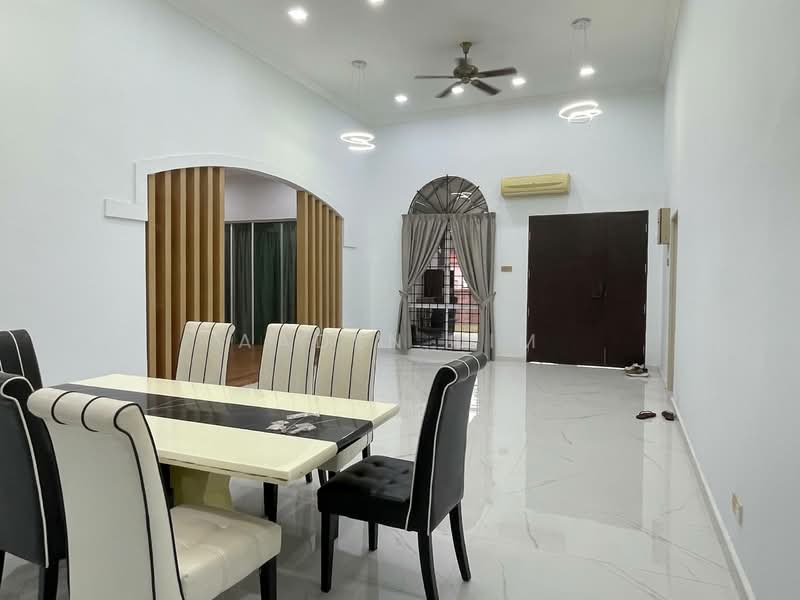 Bungalow for Rent in Orna Golf & Country Club (Bemban) - Aaden Lim - Dining Room - PropertyGuru.com.my