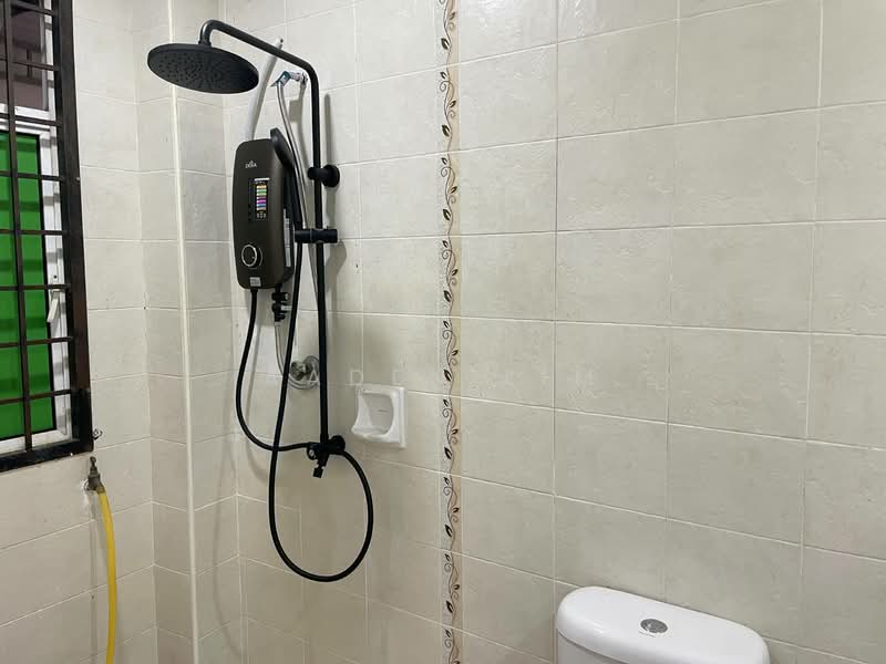 Bungalow for Rent in Orna Golf & Country Club (Bemban) - Aaden Lim - Bathroom - PropertyGuru.com.my