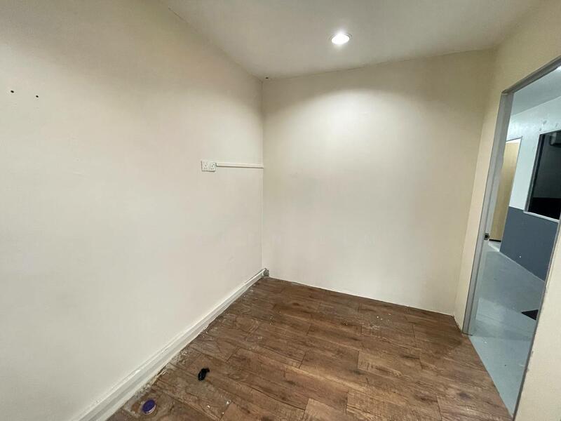 Shop / Office untuk Dijual di Bandar Putra Permai (Seri Kembangan) - Aaden Lim - PropertyGuru.com.my