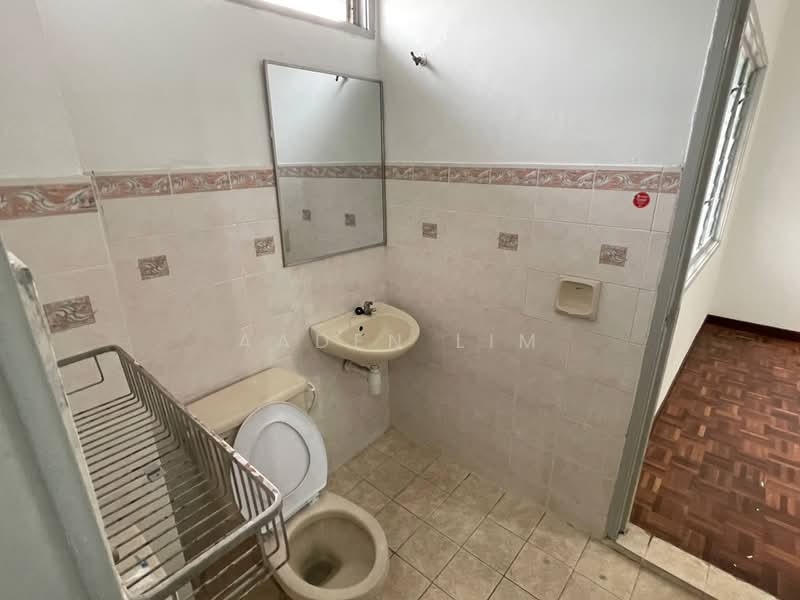 Rumah Teres 2-Tingkat untuk Dijual di Bandar Tun Hussein Onn (Cheras) - Aaden Lim - Bathroom - PropertyGuru.com.my