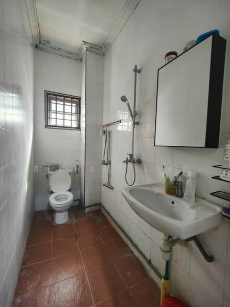 2-storey Terraced House for Sale in SS2 (Petaling Jaya) - Richard Liew - Bathroom - PropertyGuru.com.my